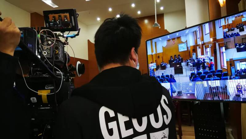 AI生成VS人工创意——雨花台区广告片拍摄公司的技术浪漫主义实践